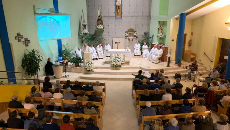 Fiesta en la Parroquia Santa Ángela de la Cruz (Madrid)