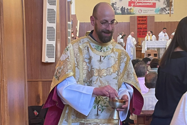 Un trabajador de la RAE de Salamanca es ordenado diácono